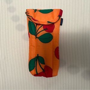 Baggu puffy eye glasses sleeve